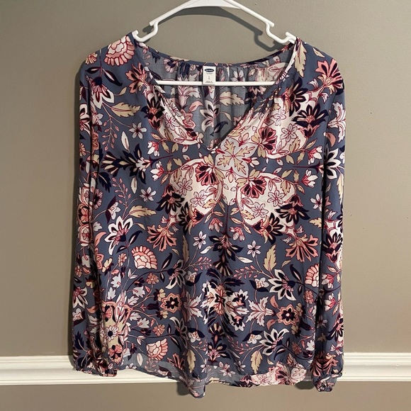 ⭐️4 for $10⭐️Paisley Floral Flowy Long Sleeve Blouse. - Picture 3 of 9